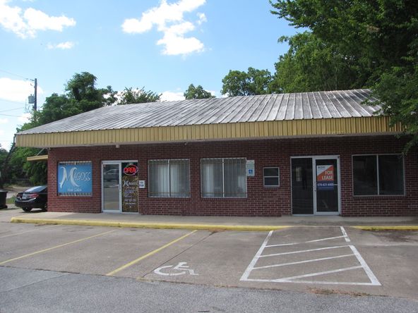 Retail Space Available | 708 W William J Bryan Pkwy | Bryan, TX: 708 W Wm J Bryan Pkwy, Bryan, TX 77803